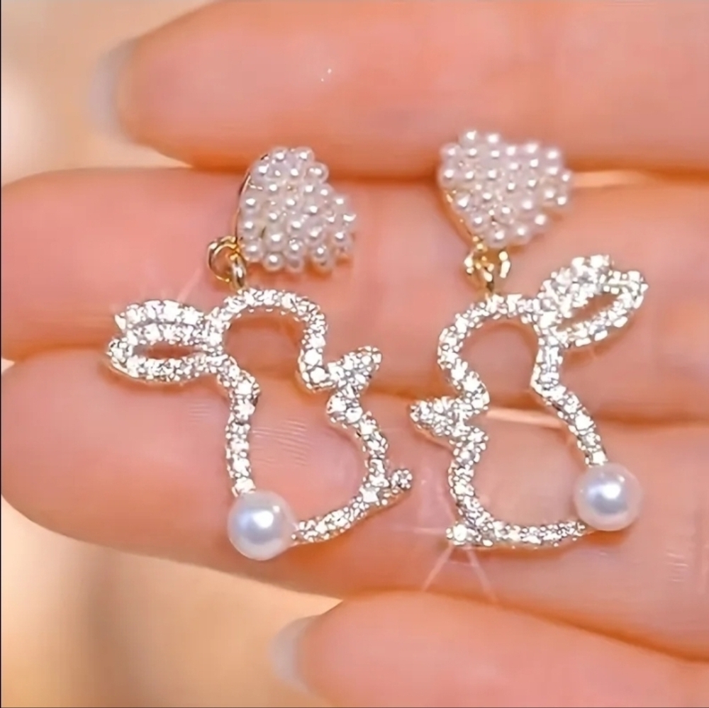 Elegant Gold Bunny Outline Faux Diamond & Heart Pearl Drop Earrings. New!